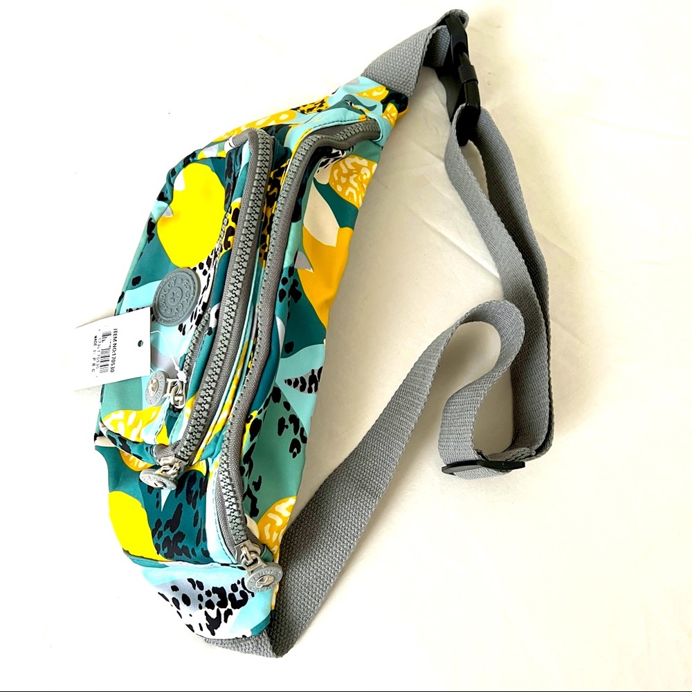 NWT sling bag, funny pack sports bag